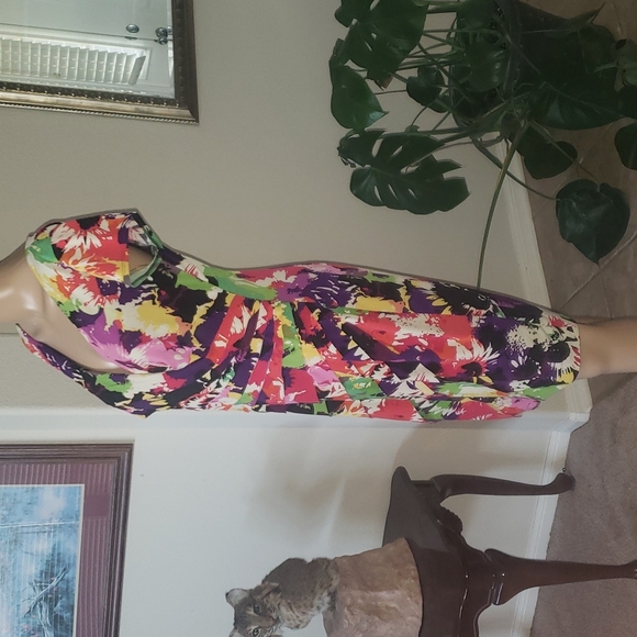 London Times 8 floral explosion v neck cap sleeve Diagnol ruffle tiers stretchy - Picture 3 of 6